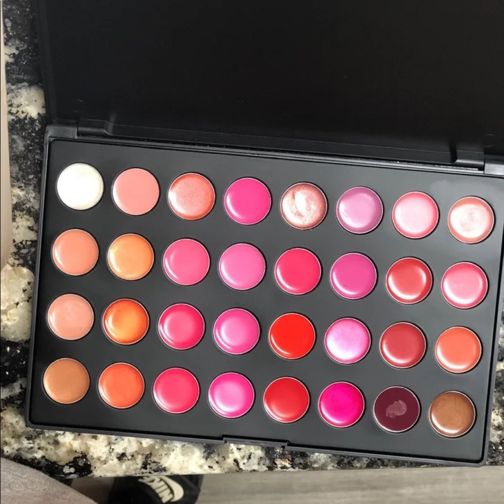 Lip palette